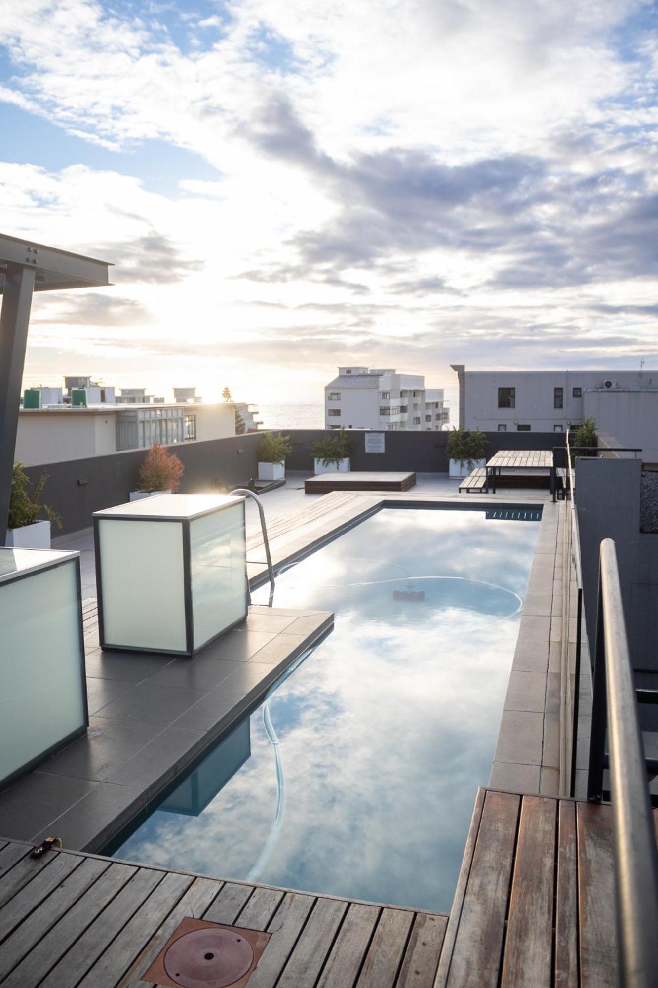 Apartment In Sea Point- With Inverter