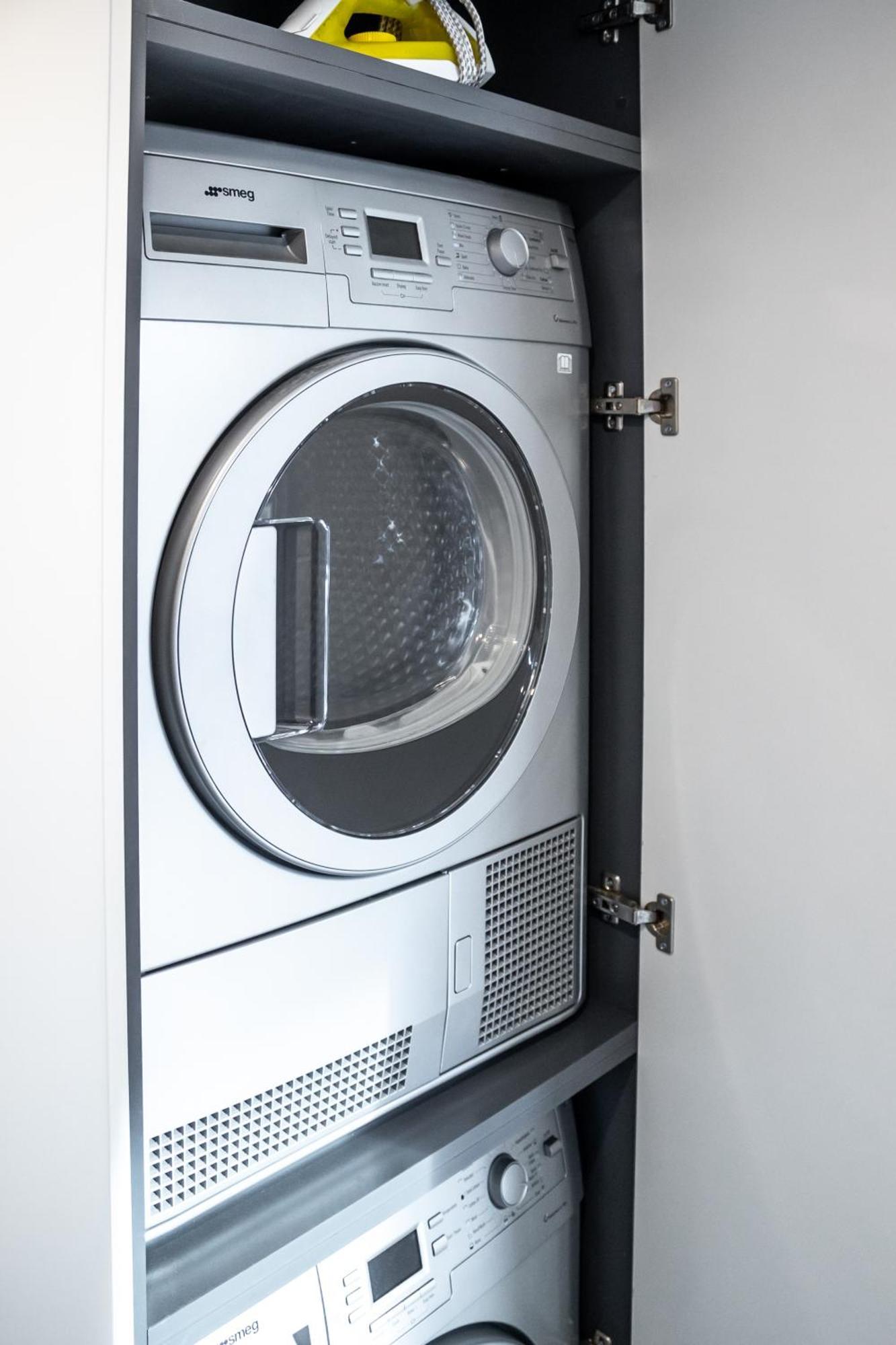 Apartment In Sea Point- With Inverter Cape Town